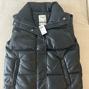 Abercrombie women’s Vegan Leather Puffer Vest - Black Vegan Leather Size XS